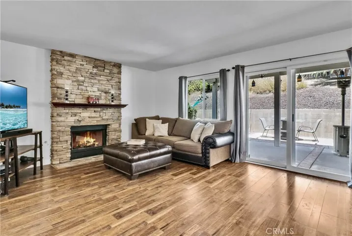 Family room w/fireplace