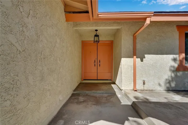 Beautiful double door entry.  Great for moving in!