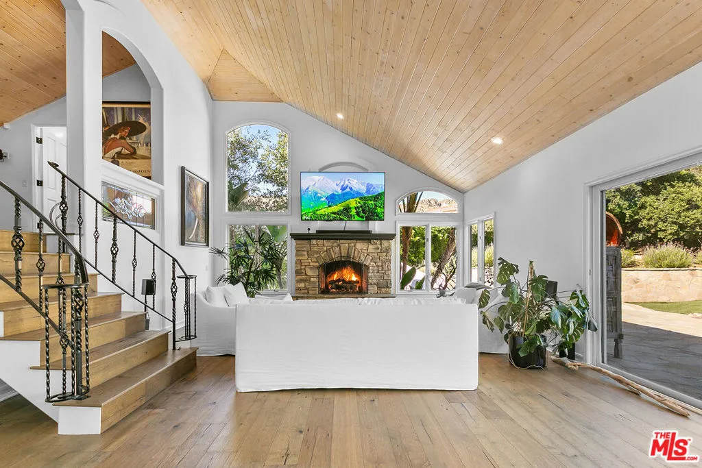 5555 Little Fawn Court, Westlake Village, California 91362 home-pic-16