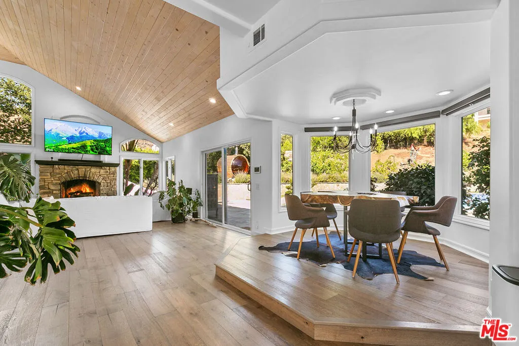 5555 Little Fawn Court, Westlake Village, California 91362 home-pic-15
