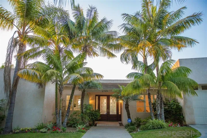 6749 Muirlands Drive, La Jolla, California 92037
