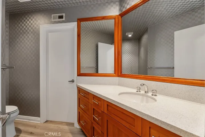 Guest bathroom.