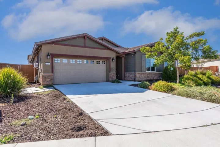 720 Moonlight Court, Dixon, California 95620