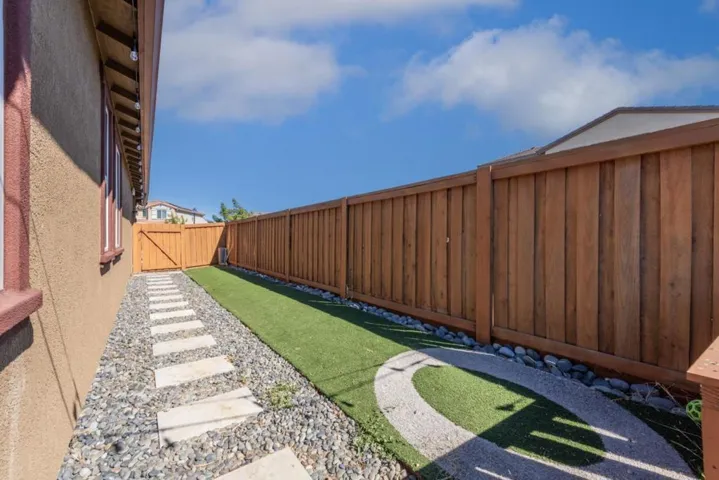 720 Moonlight Court, Dixon, California 95620