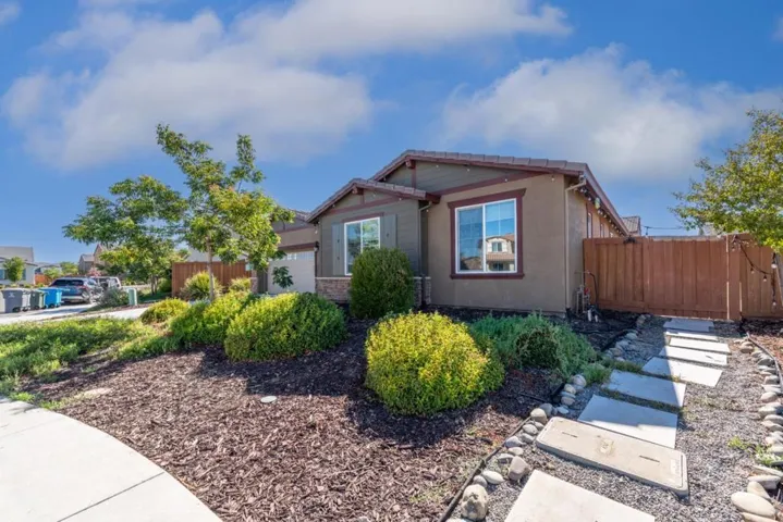 720 Moonlight Court, Dixon, California 95620