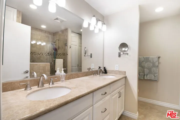 306 Bora Bora Way 212, Marina Del Rey, California 90292