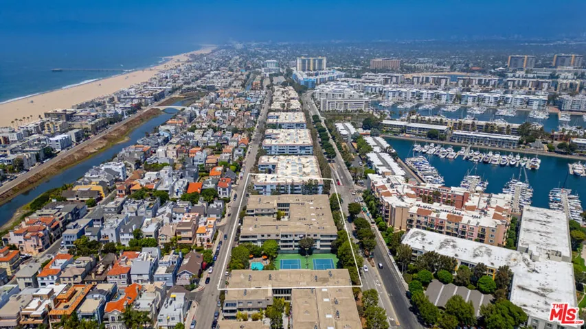 306 Bora Bora Way 212, Marina Del Rey, California 90292