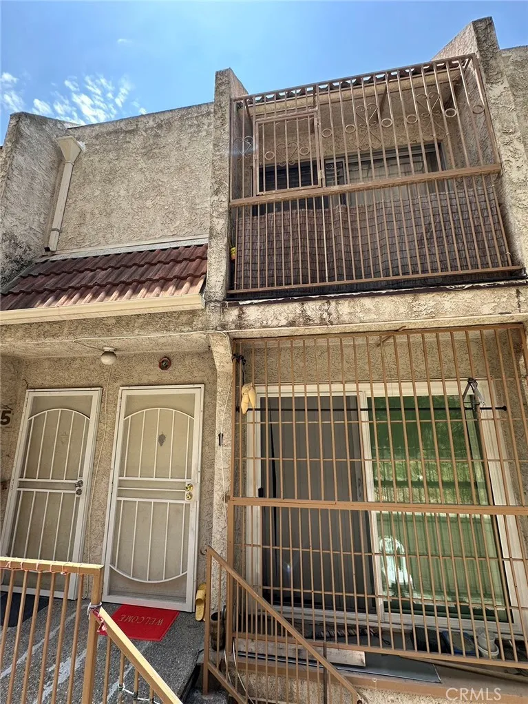 909 New Depot Street 15-16, Los Angeles, California 90012 home-pic-1
