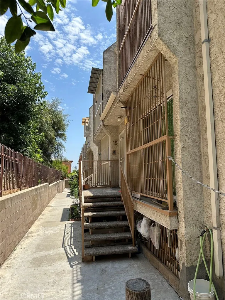 909 New Depot Street 15-16, Los Angeles, California 90012 home-pic-4
