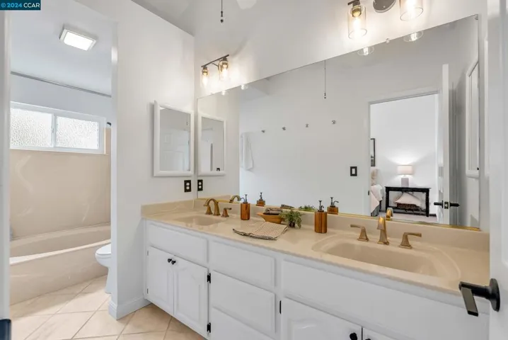 210 Round House Pl, Clayton, California 94517