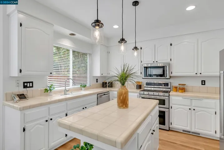 210 Round House Pl, Clayton, California 94517