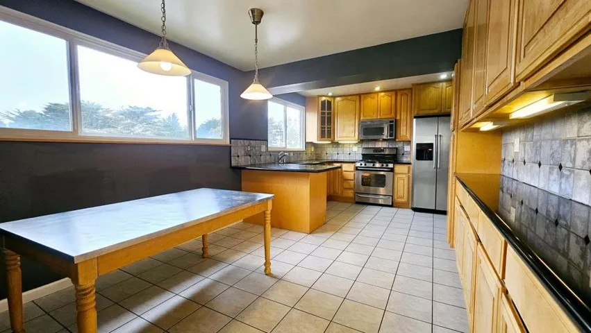 651 Parkview Circle, Pacifica, California 94044