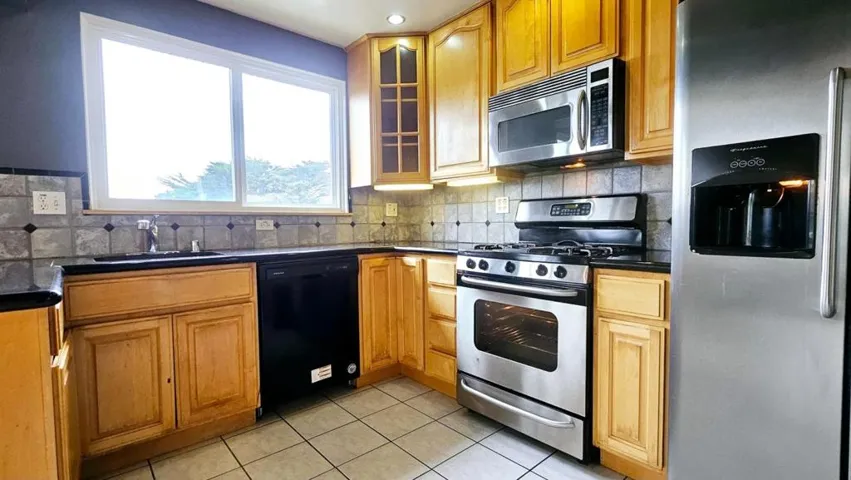 651 Parkview Circle, Pacifica, California 94044