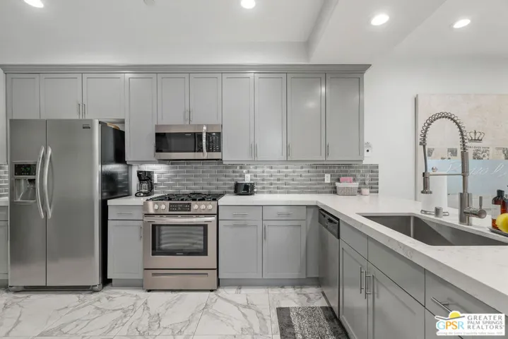 380 Ameno Drive, Palm Springs, California 92262