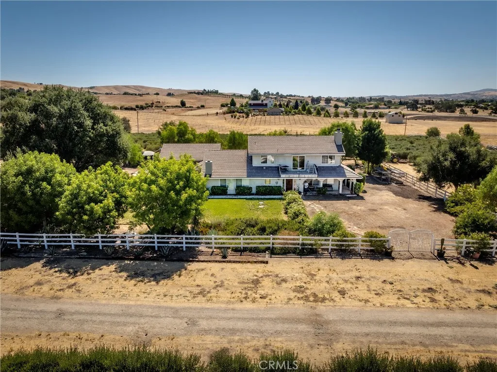 5055 Rancho La Loma Linda Drive, Paso Robles, California 93446 home-pic-3