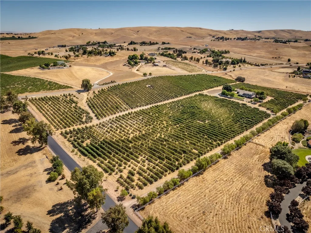 5055 Rancho La Loma Linda Drive, Paso Robles, California 93446 home-pic-46