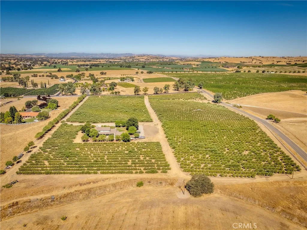 5055 Rancho La Loma Linda Drive, Paso Robles, California 93446 home-pic-5