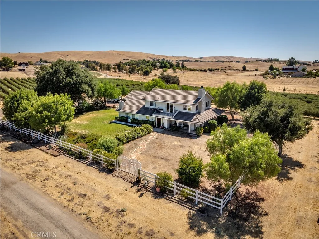 5055 Rancho La Loma Linda Drive, Paso Robles, California 93446 home-pic-1