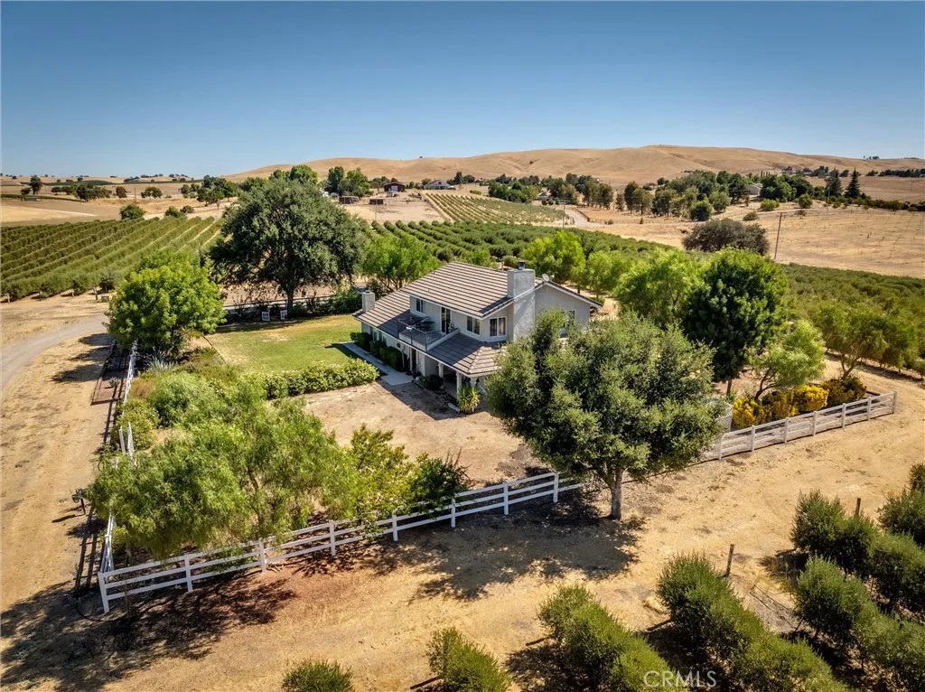 5055 Rancho La Loma Linda Drive, Paso Robles, California 93446 home-pic-2