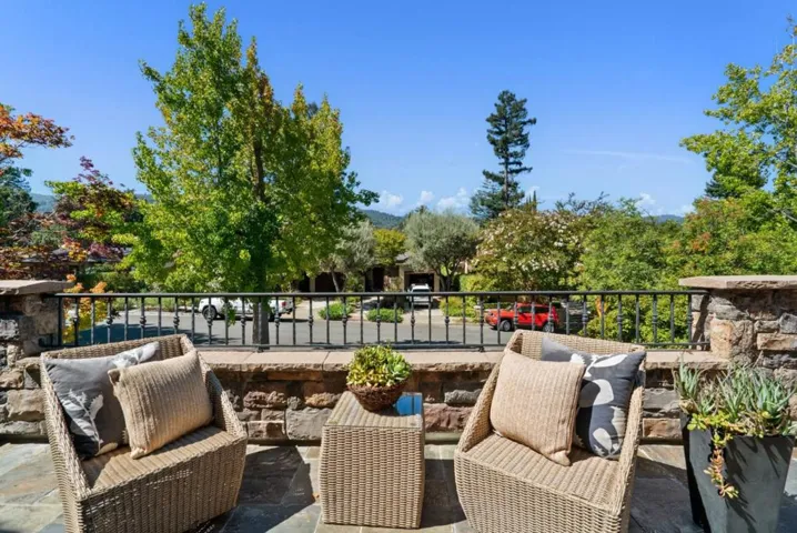 20283 La Paloma Avenue, Saratoga, California 95070
