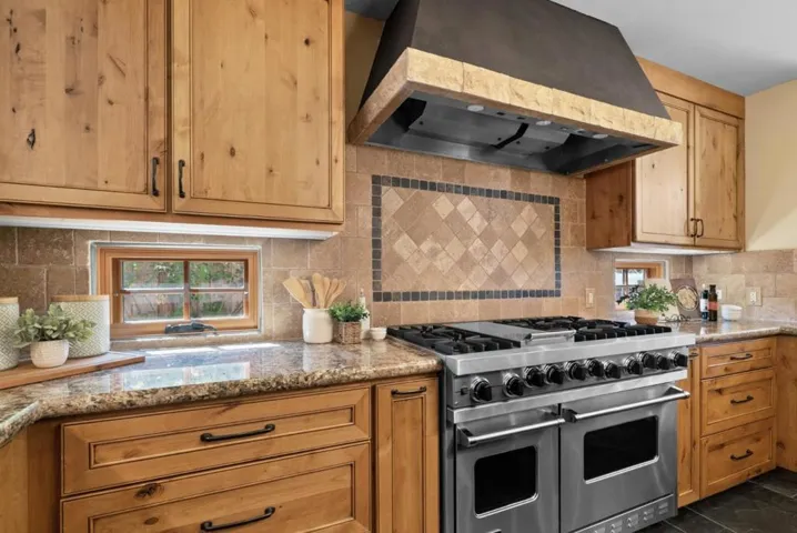 20283 La Paloma Avenue, Saratoga, California 95070