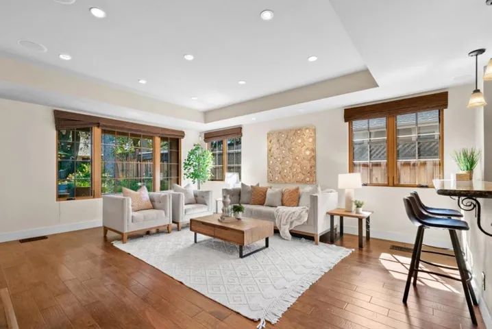20283 La Paloma Avenue, Saratoga, California 95070