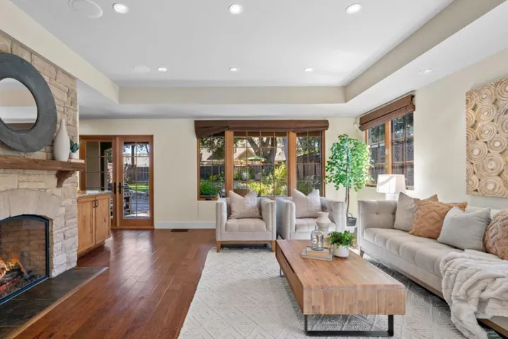 20283 La Paloma Avenue, Saratoga, California 95070