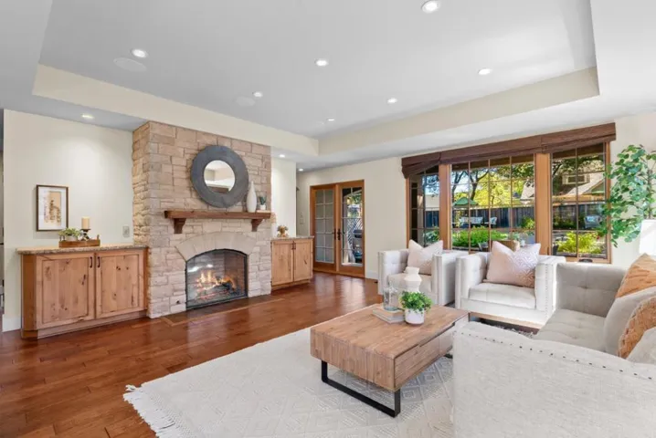 20283 La Paloma Avenue, Saratoga, California 95070