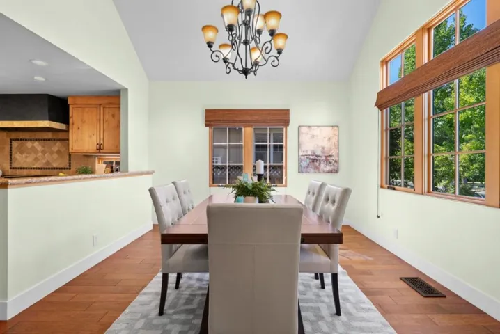 20283 La Paloma Avenue, Saratoga, California 95070