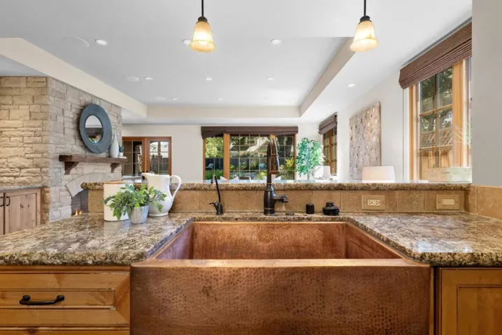 20283 La Paloma Avenue, Saratoga, California 95070
