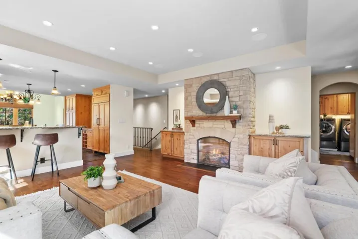 20283 La Paloma Avenue, Saratoga, California 95070
