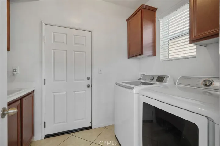 Laundry Room with utility sink.