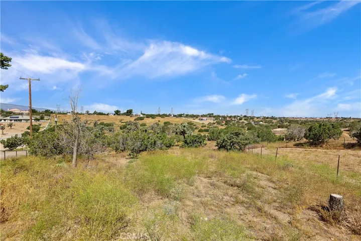 9245 Bellflower Street, Oak Hills, California 92344