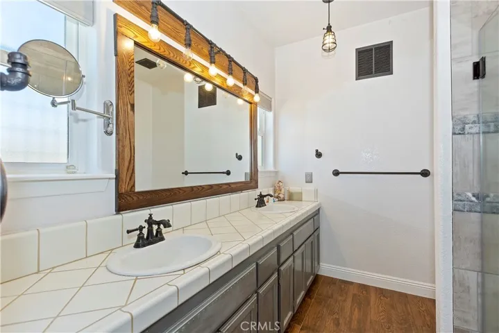 9245 Bellflower Street, Oak Hills, California 92344