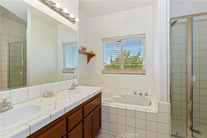 9245 Bellflower Street, Oak Hills, California 92344