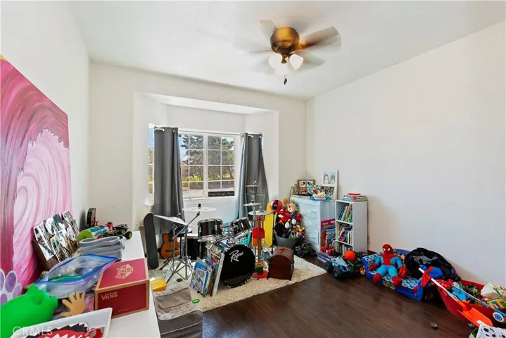 9245 Bellflower Street, Oak Hills, California 92344