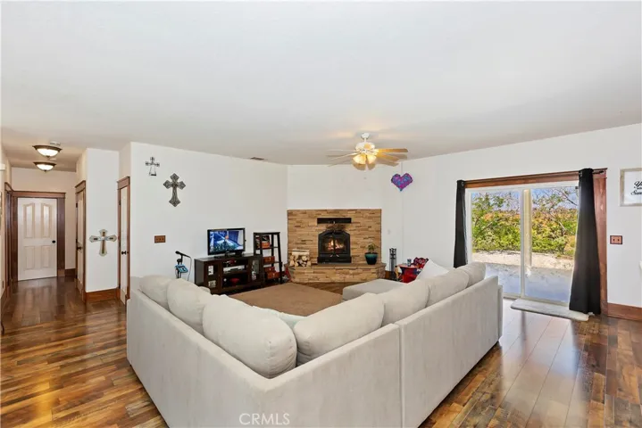 9245 Bellflower Street, Oak Hills, California 92344