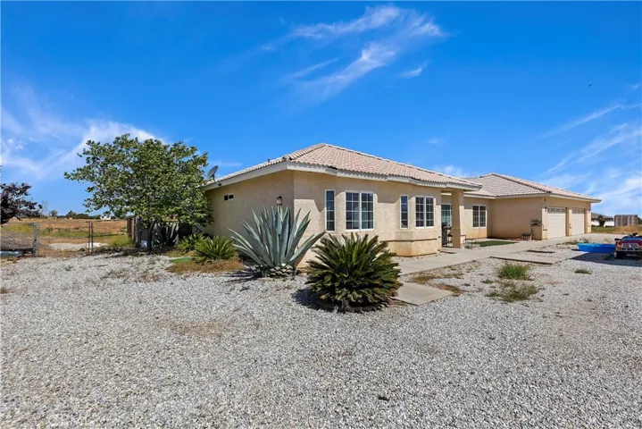 9245 Bellflower Street, Oak Hills, California 92344