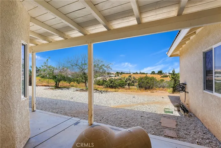 9245 Bellflower Street, Oak Hills, California 92344