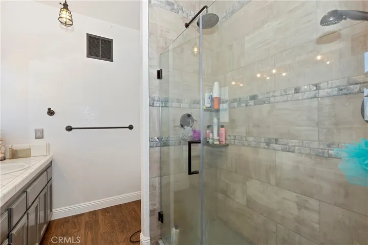 9245 Bellflower Street, Oak Hills, California 92344