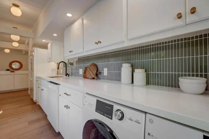 20 Roosevelt Circle, Palo Alto, California 94306