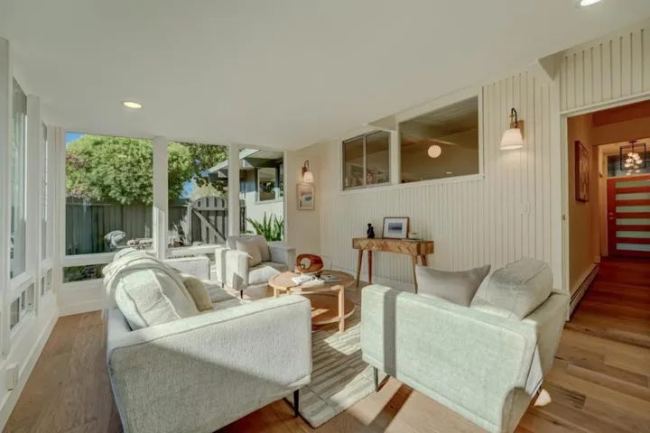 20 Roosevelt Circle, Palo Alto, California 94306