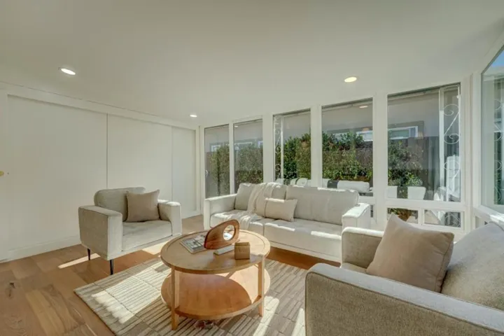 20 Roosevelt Circle, Palo Alto, California 94306