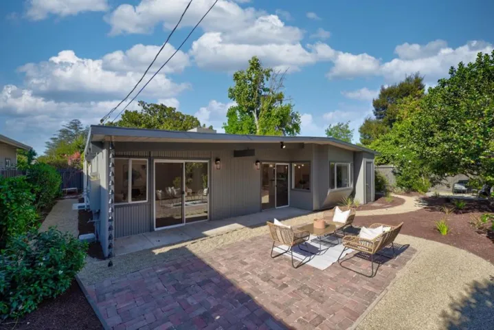 20 Roosevelt Circle, Palo Alto, California 94306