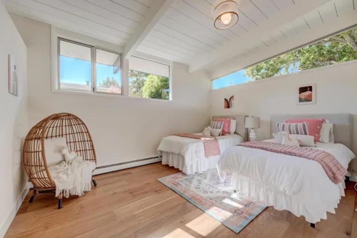 20 Roosevelt Circle, Palo Alto, California 94306