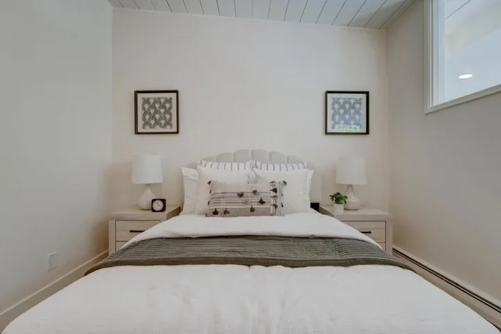 20 Roosevelt Circle, Palo Alto, California 94306