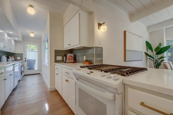 20 Roosevelt Circle, Palo Alto, California 94306