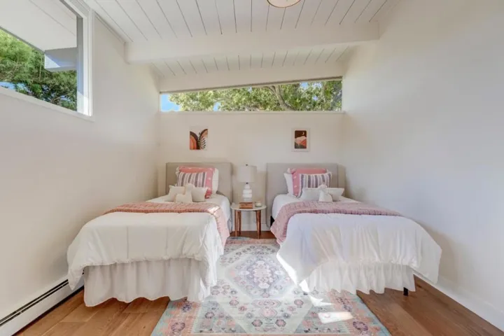 20 Roosevelt Circle, Palo Alto, California 94306