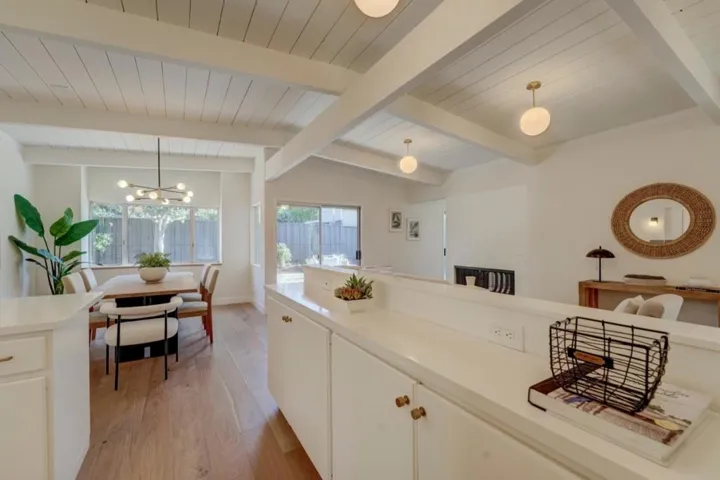 20 Roosevelt Circle, Palo Alto, California 94306
