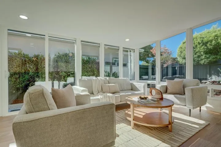 20 Roosevelt Circle, Palo Alto, California 94306